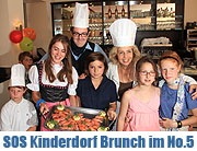 Brunch mit Kindern vom SOS Kinderdorf im Restaurant No.5. Michaela May und die Kinder bereiten den Sonntags-Brunch im Spitzen-Restaurant (Foto: MartiN Schmitz)